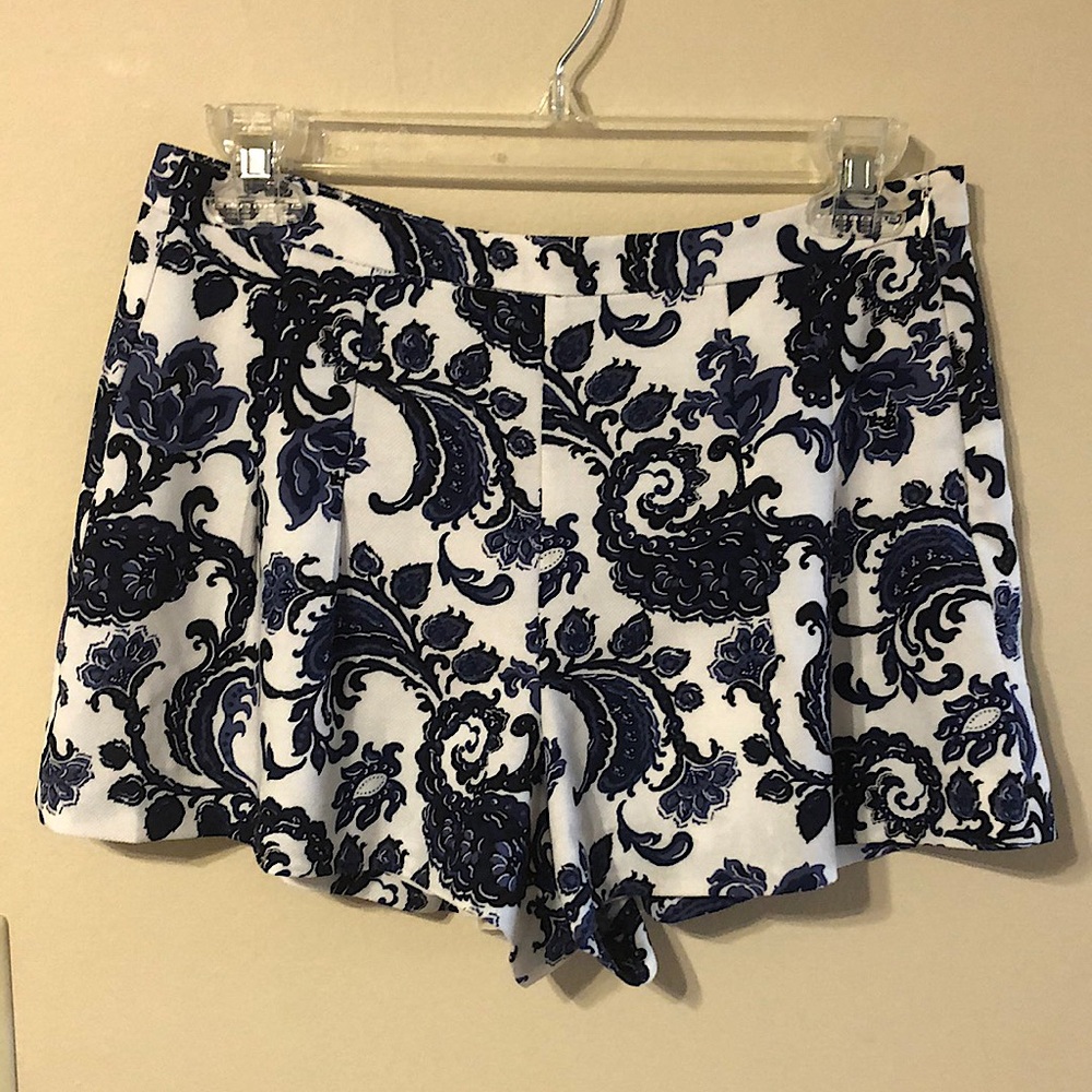 Forever 21 Blue Paisley Pattern Shorts; Size Small